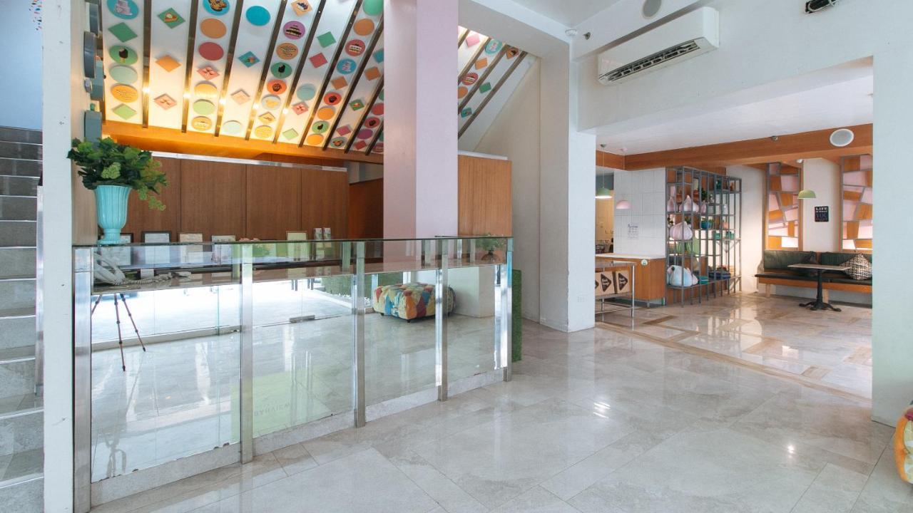 Urbanview At Lacson Street Bacolod City By Reddoorz Exterior photo