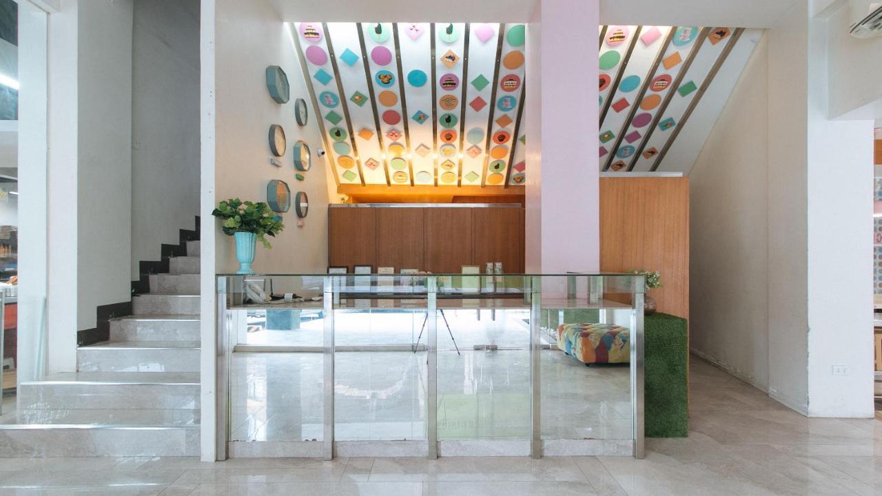 Urbanview At Lacson Street Bacolod City By Reddoorz Exterior photo