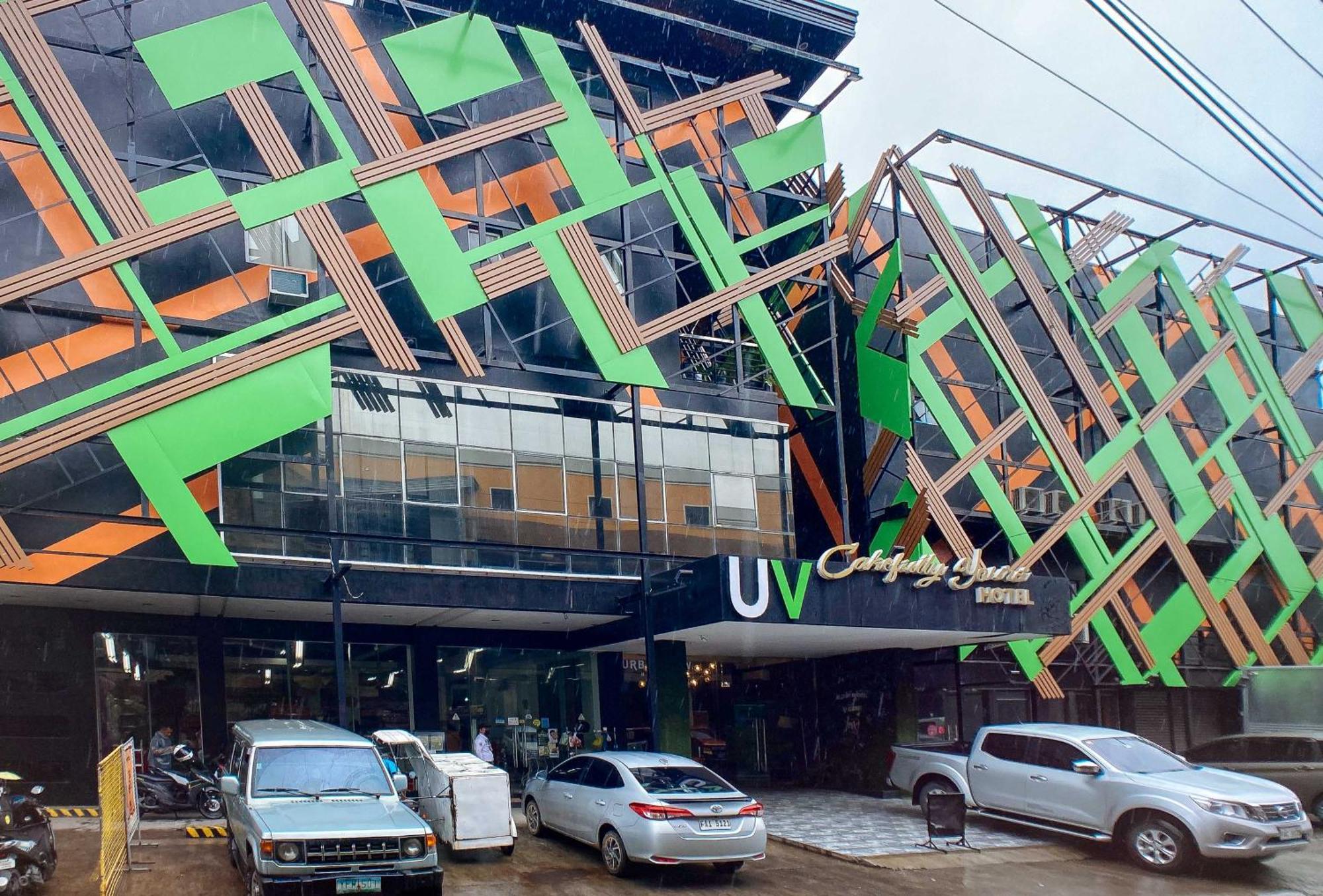 Urbanview At Lacson Street Bacolod City By Reddoorz Exterior photo